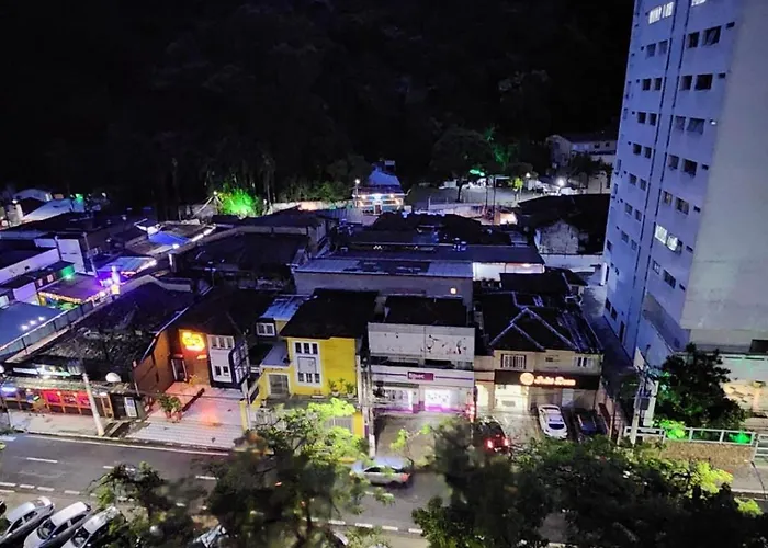 4- Varam, piscina, CHURRASQUEIRA, próximo à praia Guarujá